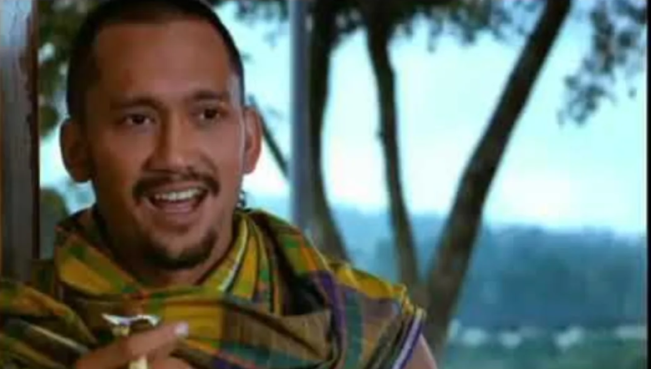 Aktor Tora Sudiro memerankan tokoh Sahroni dalam film Preman In Love. [Instagram]